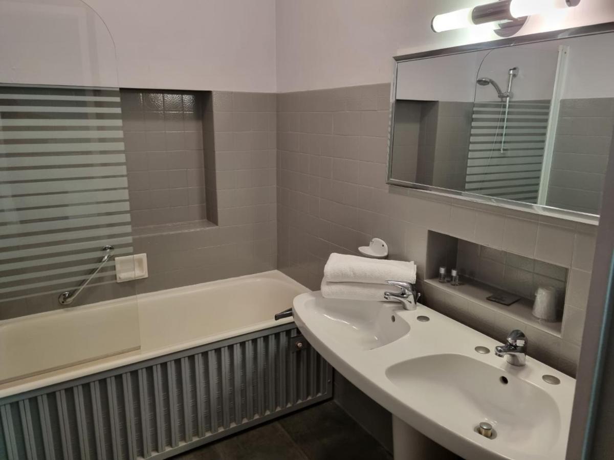 Le Comty Hotel Feurs