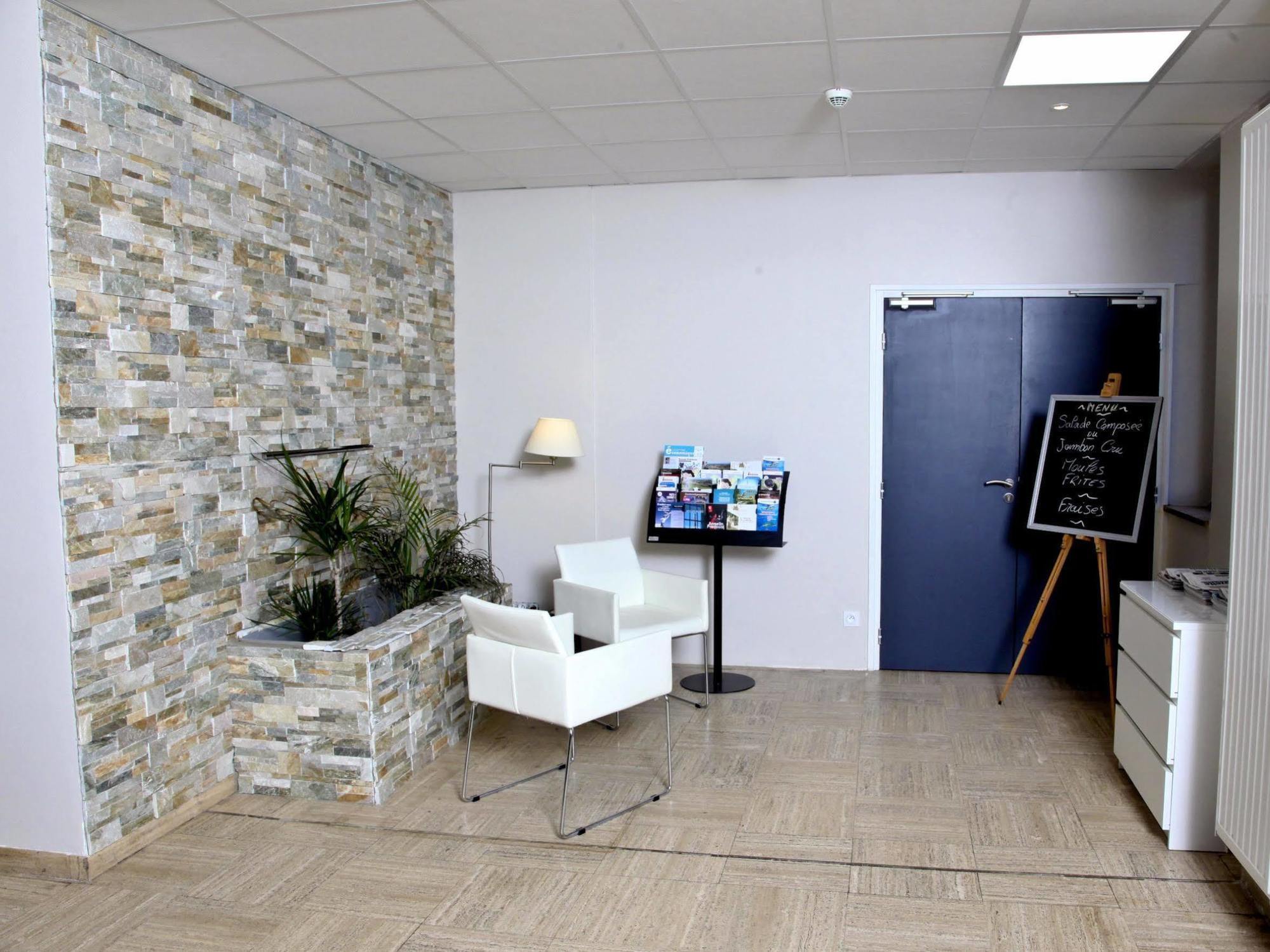 Le Comty Hotel